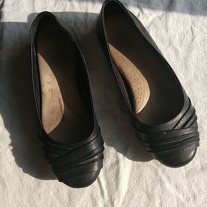 Women's 8.5 Croft and Barrow Black Flat